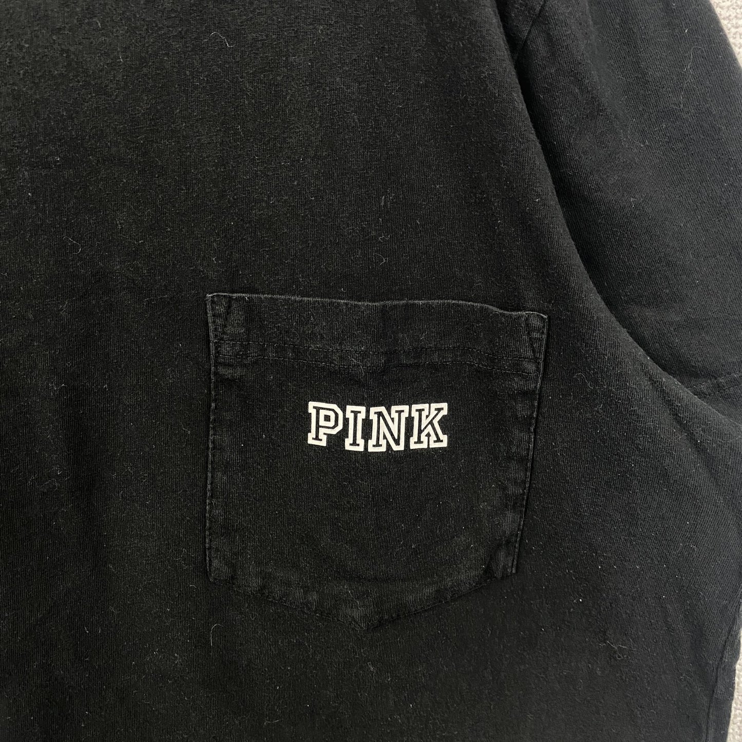古着 used　PINK　ヴィクトリアシークレット　半袖ワンポイントTシャツ　バックプリント　胸ポケット　犬　黒　Lサイズ