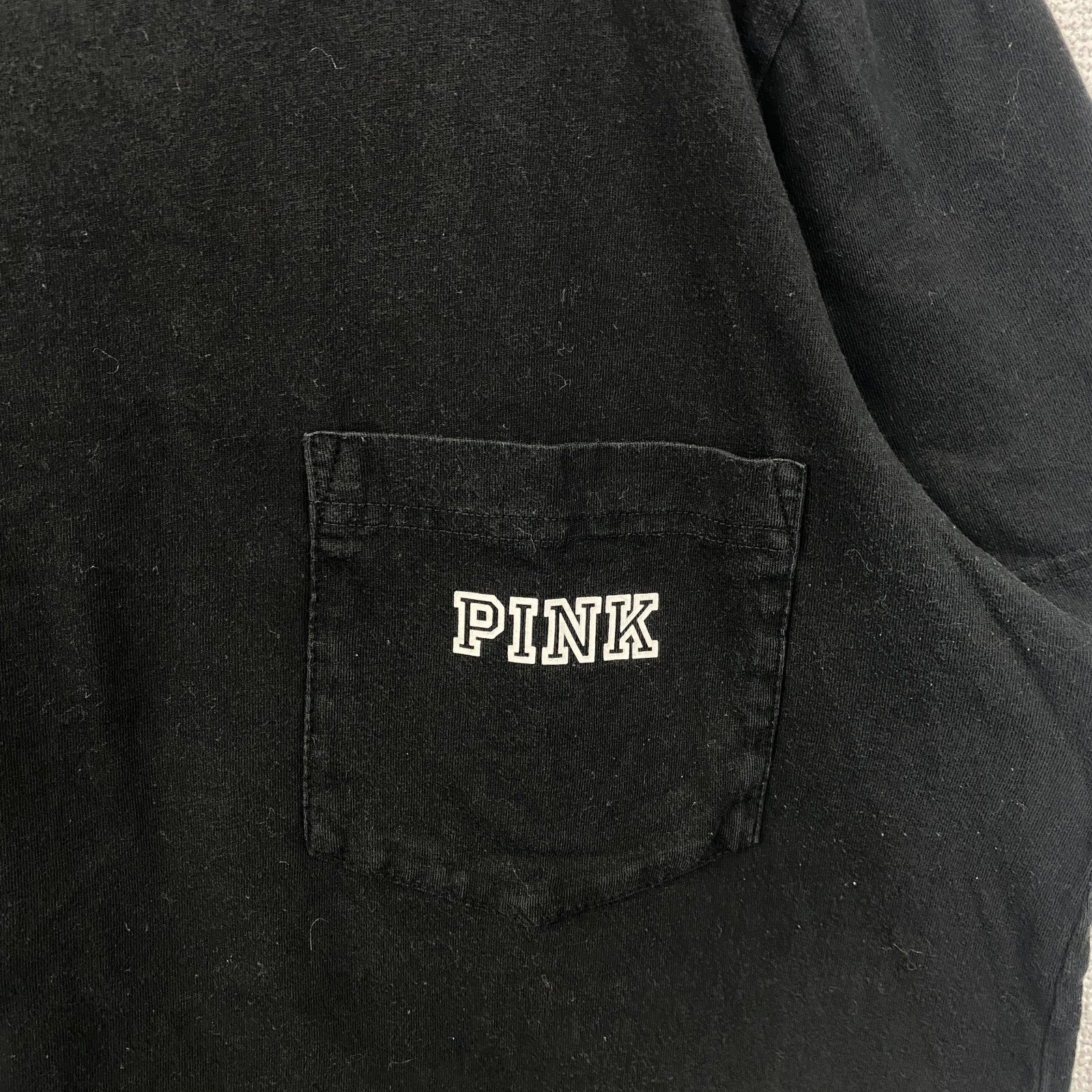 古着 used　PINK　ヴィクトリアシークレット　半袖ワンポイントTシャツ　バックプリント　胸ポケット　犬　黒　Lサイズ
