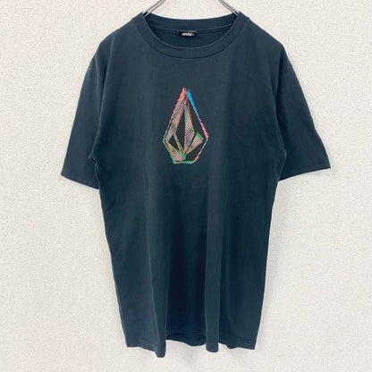 古着 used　VOLCOM　ボルコム　半袖ロゴプリントデザインTシャツ　クルーネック　黒　ブラック　レトロ　Mサイズ