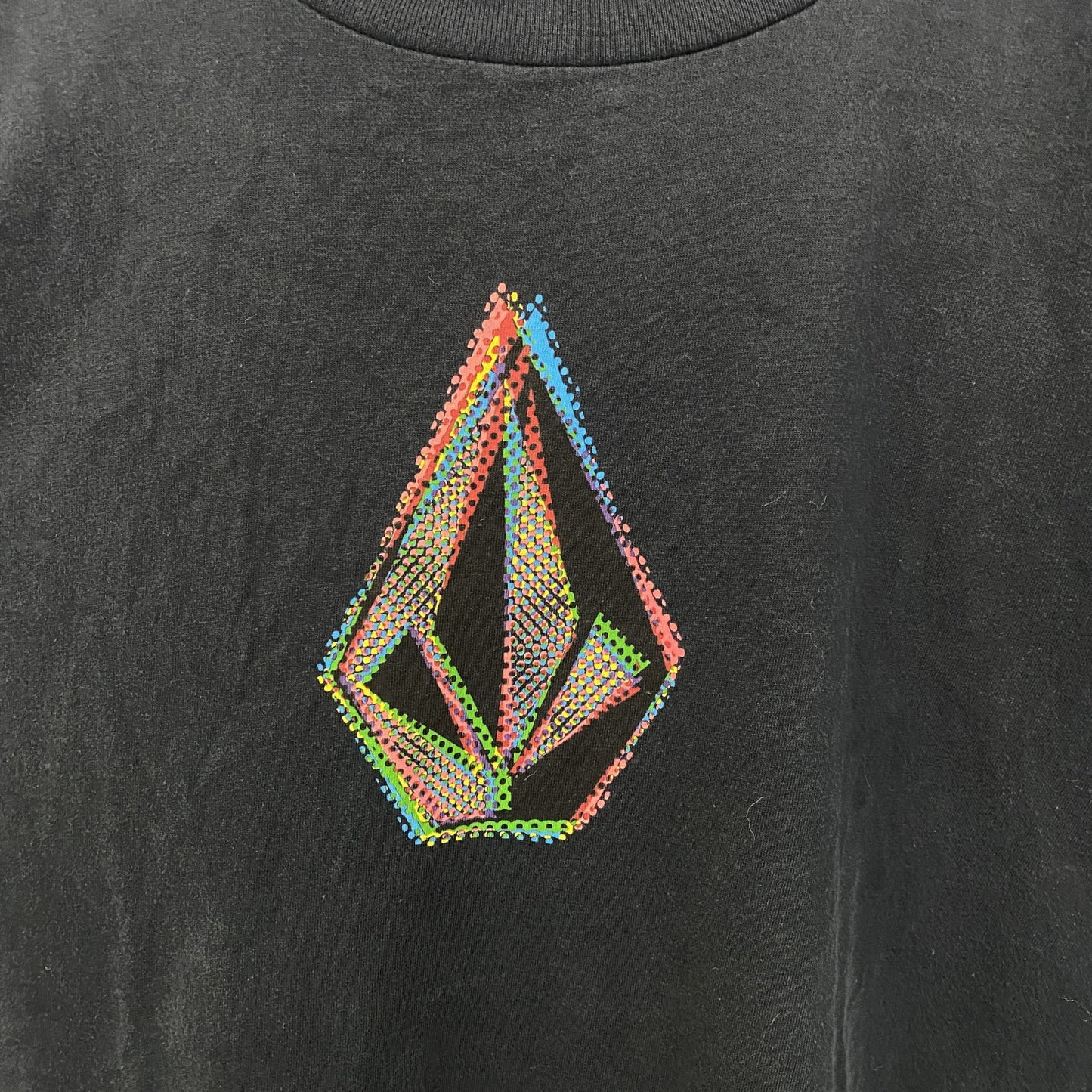 古着 used　VOLCOM　ボルコム　半袖ロゴプリントデザインTシャツ　クルーネック　黒　ブラック　レトロ　Mサイズ