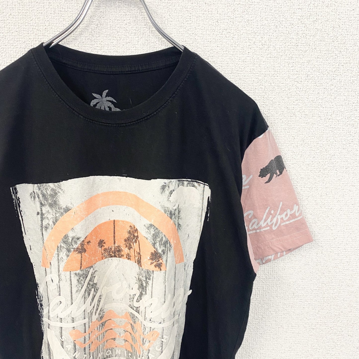 古着 used　VIBES　半袖プリントデザインTシャツ　サンタモニカ　クルーネック　レトロ　黒　ブラック　Mサイズ