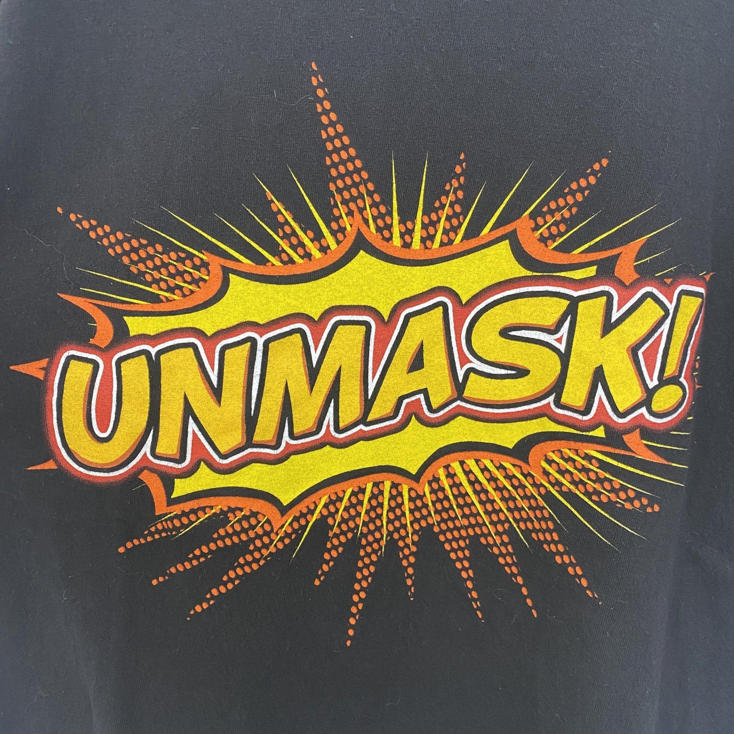半袖プリントTシャツ　UNMASK　アメコミ風　デカロゴ　クルーネック　黒　ブラック