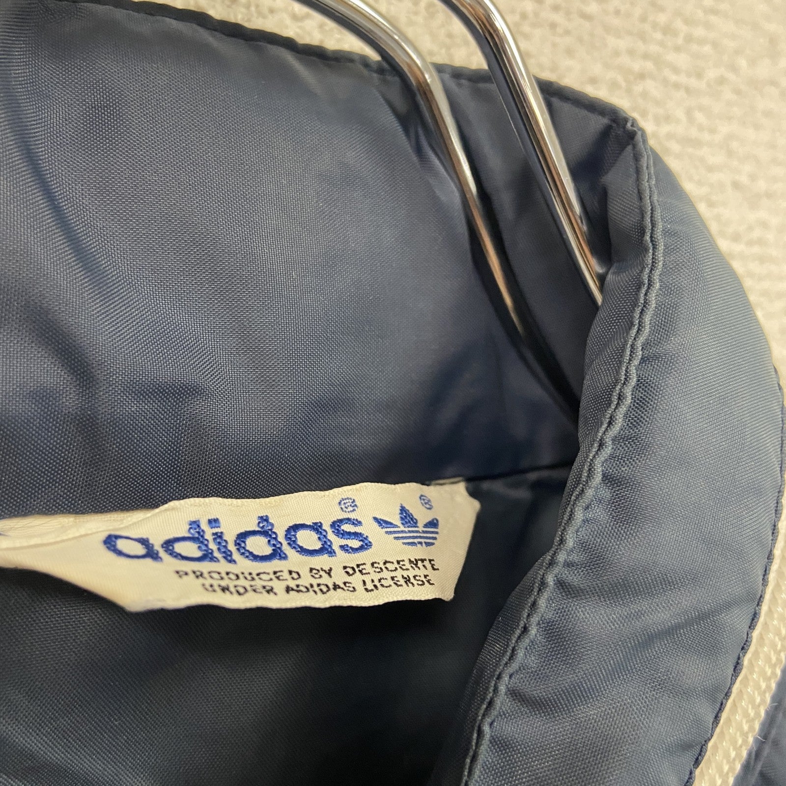 adidas　アディダス　ウインドブレーカー　紺　ネイビー　Sサイズ