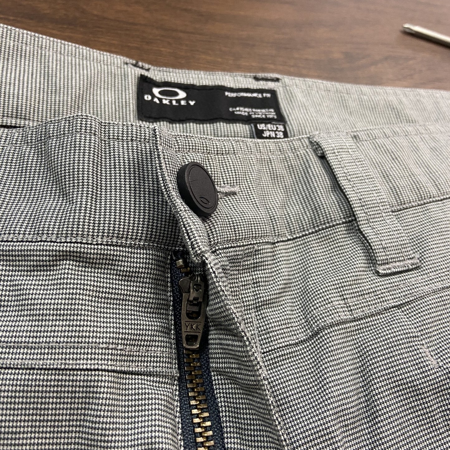 OAKLEY　オークリー　チノパン　ゴルフパンツ　ワンポイントロゴ　灰色　グレー　W38サイズ