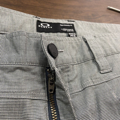 OAKLEY　オークリー　チノパン　ゴルフパンツ　ワンポイントロゴ　灰色　グレー　W38サイズ