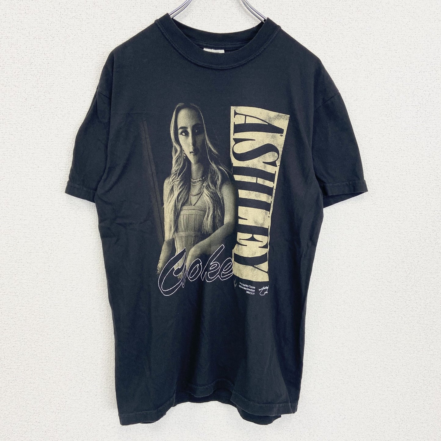 COMEFORT COLOAS　半袖プリントシンガーTシャツ　アシュリー・クック　ビッグデザイン　黒　ブラック　Mサイズ