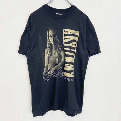 COMEFORT COLOAS　半袖プリントシンガーTシャツ　アシュリー・クック　ビッグデザイン　黒　ブラック　Mサイズ