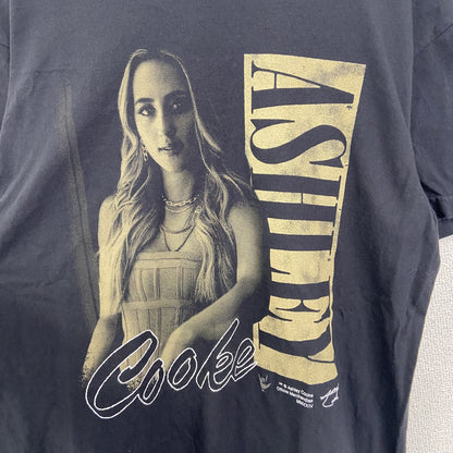 COMEFORT COLOAS　半袖プリントシンガーTシャツ　アシュリー・クック　ビッグデザイン　黒　ブラック　Mサイズ