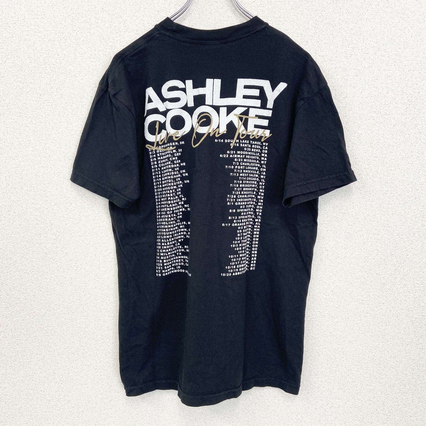 COMEFORT COLOAS　半袖プリントシンガーTシャツ　アシュリー・クック　ビッグデザイン　黒　ブラック　Mサイズ