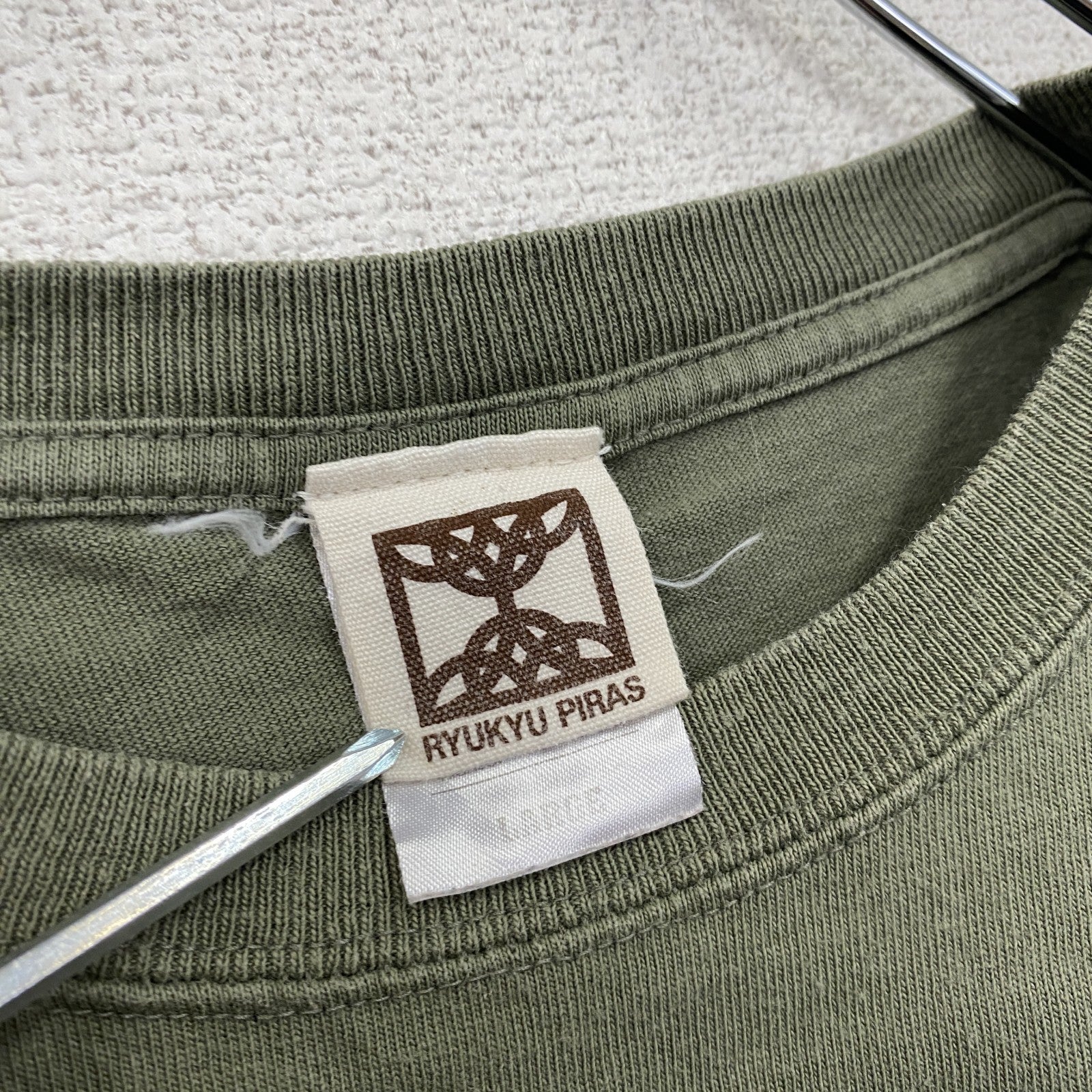 RYUKYU PIRAS　半袖プリントTシャツ　シーサー　獣像　ビックデザイン　クルーネック　カーキ　Lサイズ