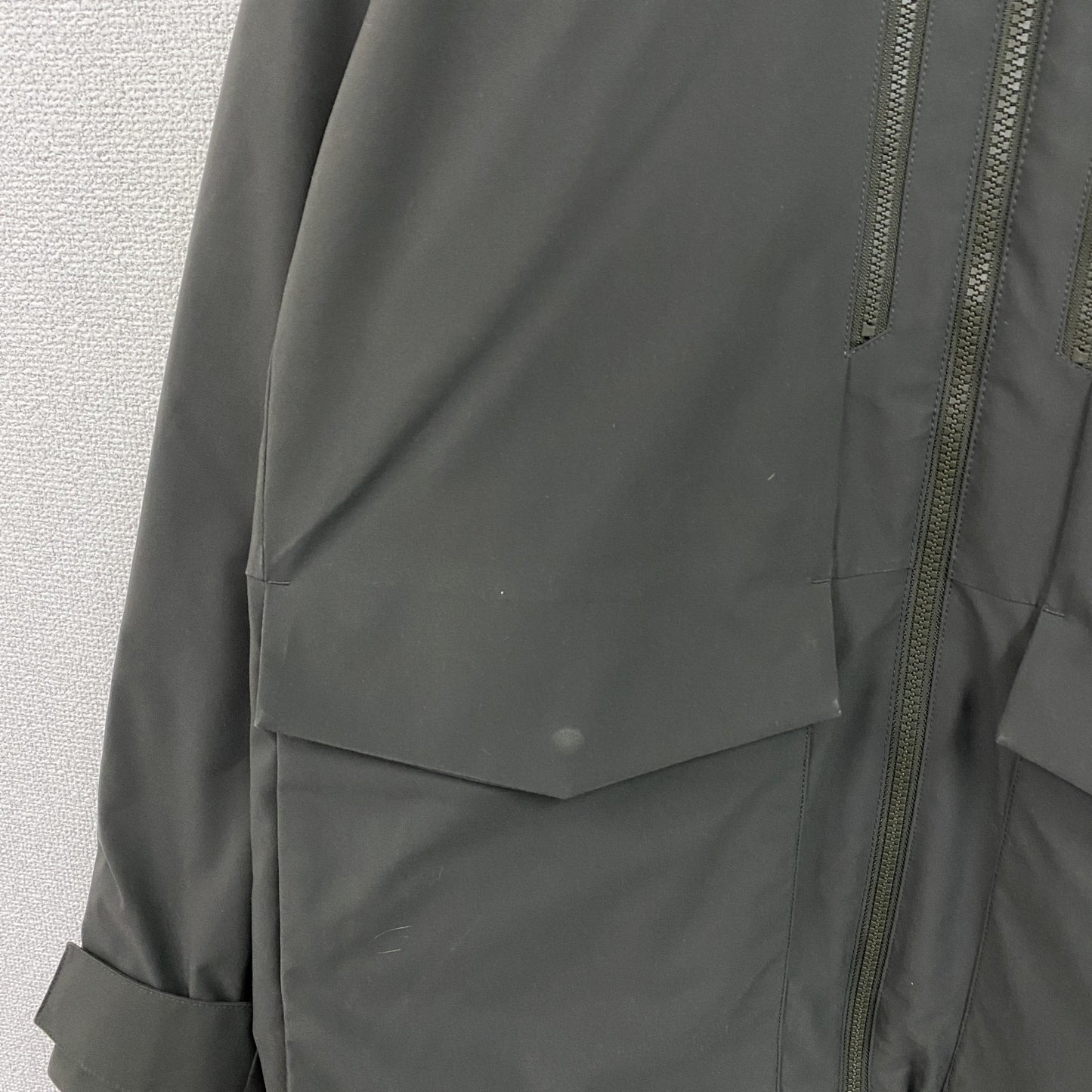UNIQLO　ユニクロ　ハイブリッドダウンパーカ 3Dカット　ダウン90%　カーキ　Lサイズ