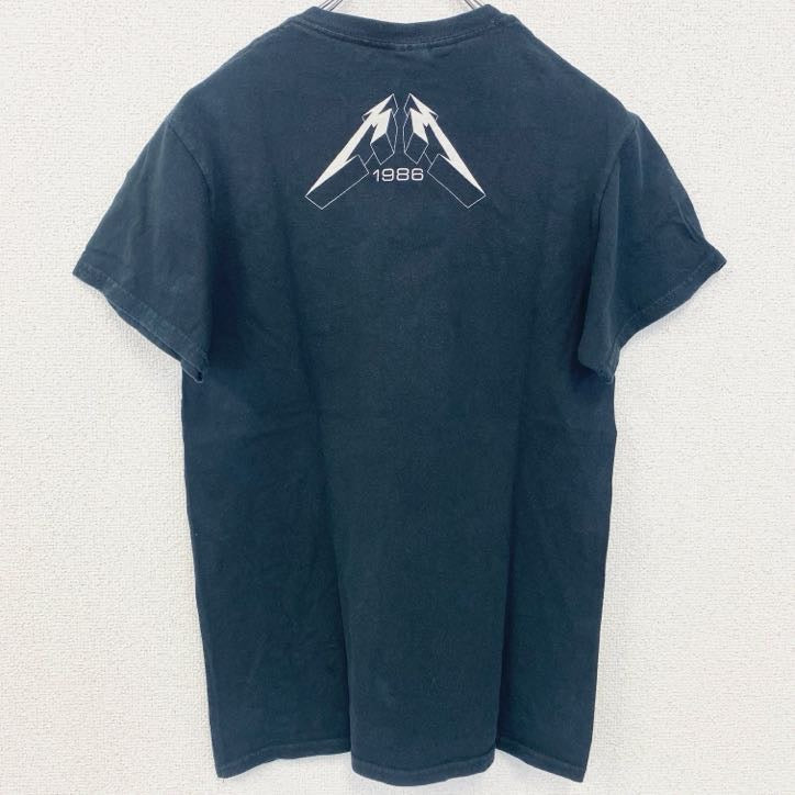 古着 used　GILDAN　ギルダン　半袖プリントTシャツ　METALLICA　メタリカ　バンド　バンT　黒　ブラック　Sサイズ