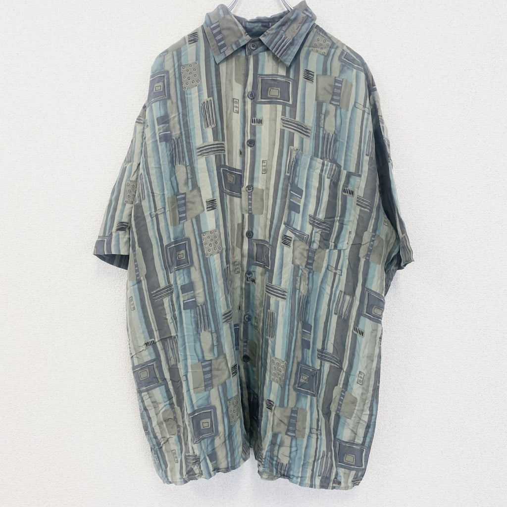 古着 used　半袖プリント総柄シャツ　レトロデザイン　個性的　幾何学　胸ポケット　アート　ブルー　青　グレー　灰　