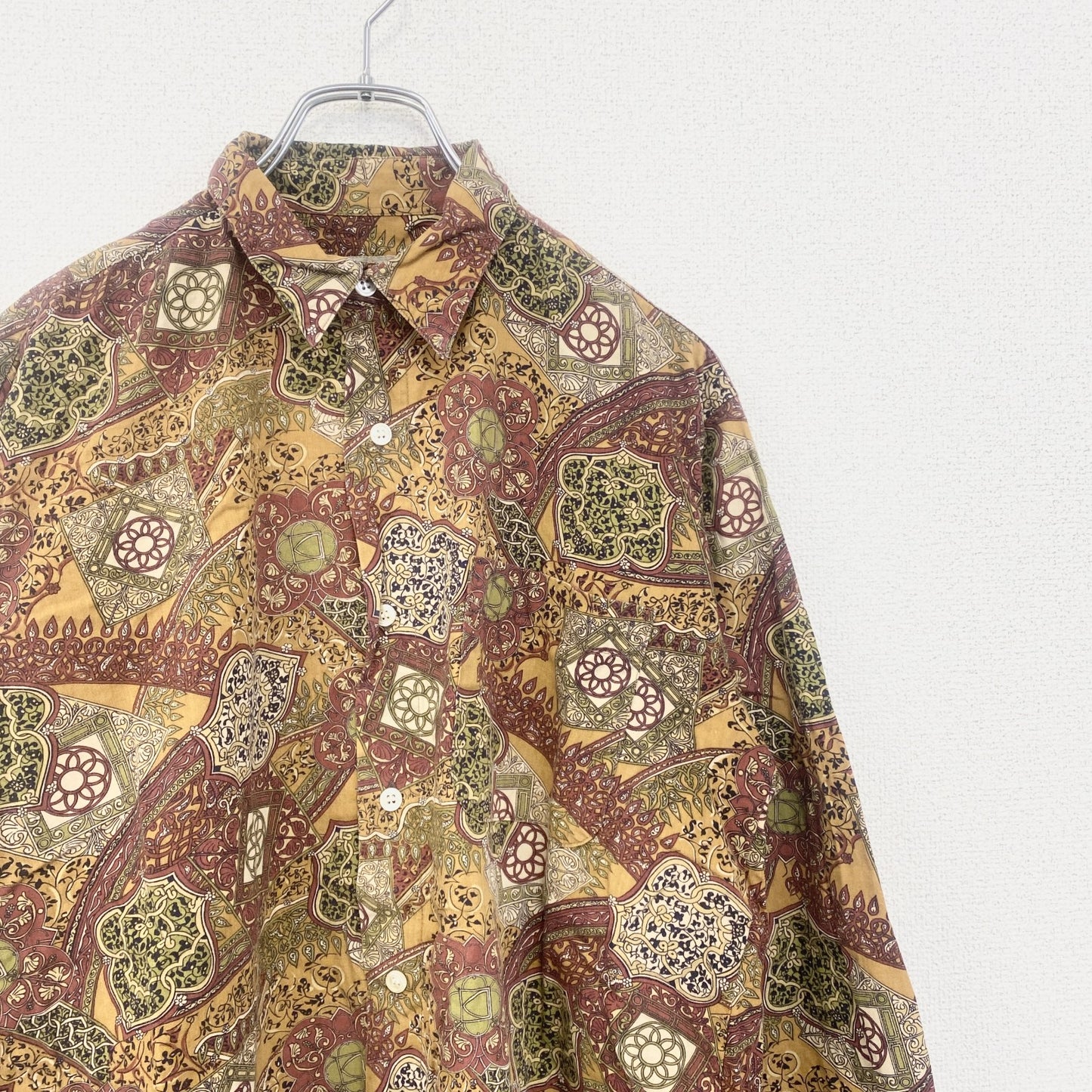 古着 used　長袖プリント総柄シャツ　レトロデザイン　ボタニカル　エスニック　幾何学模様　花　絨毯　Mサイズ