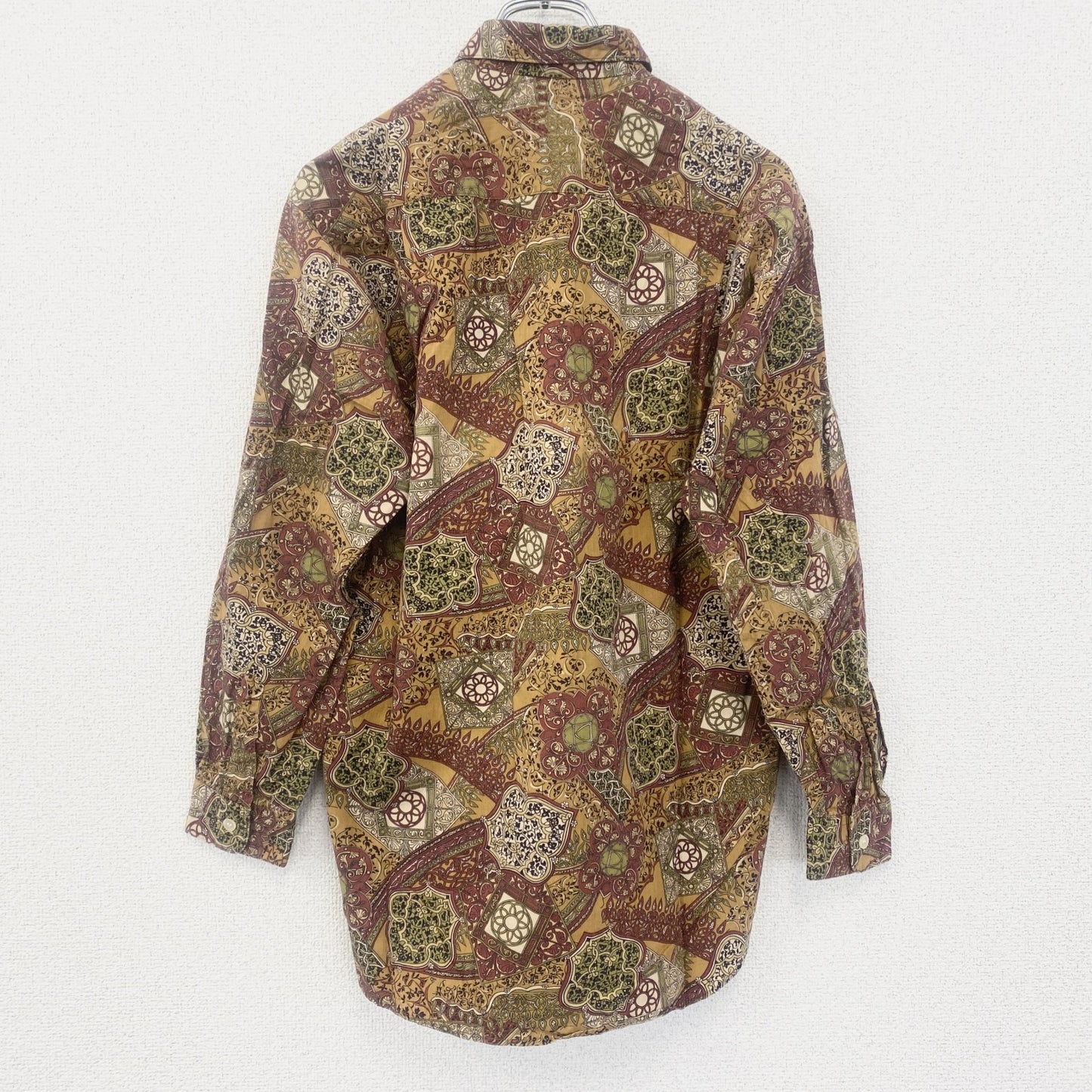 古着 used　長袖プリント総柄シャツ　レトロデザイン　ボタニカル　エスニック　幾何学模様　花　絨毯　Mサイズ