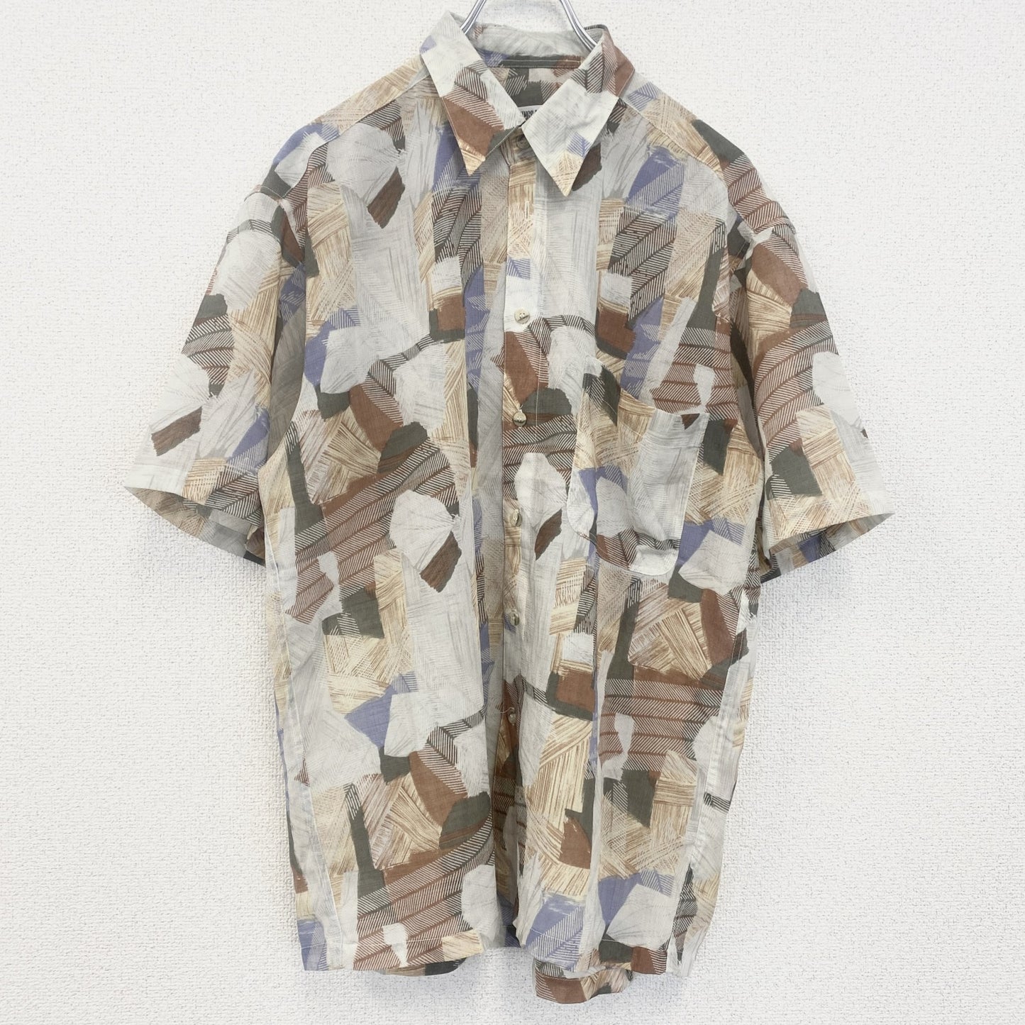 古着 used　KINGS PRIDE　半袖プリント総柄シャツ　レトロデザイン　幾何学模様　胸ポケット　アート　ベージュ　Lサイズ
