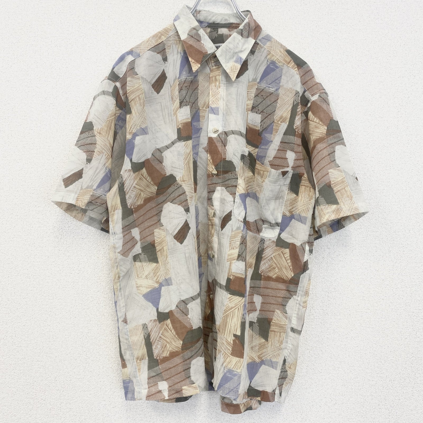 古着 used　KINGS PRIDE　半袖プリント総柄シャツ　レトロデザイン　幾何学模様　胸ポケット　アート　ベージュ　Lサイズ