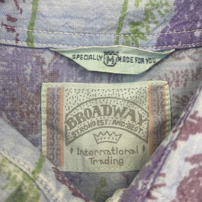 古着 used　半袖プリント総柄シャツ　レトロデザイン　アロハ　葉っぱ　草　リーフ　胸ポケット　植物　水色　ブルー　Mサイズ