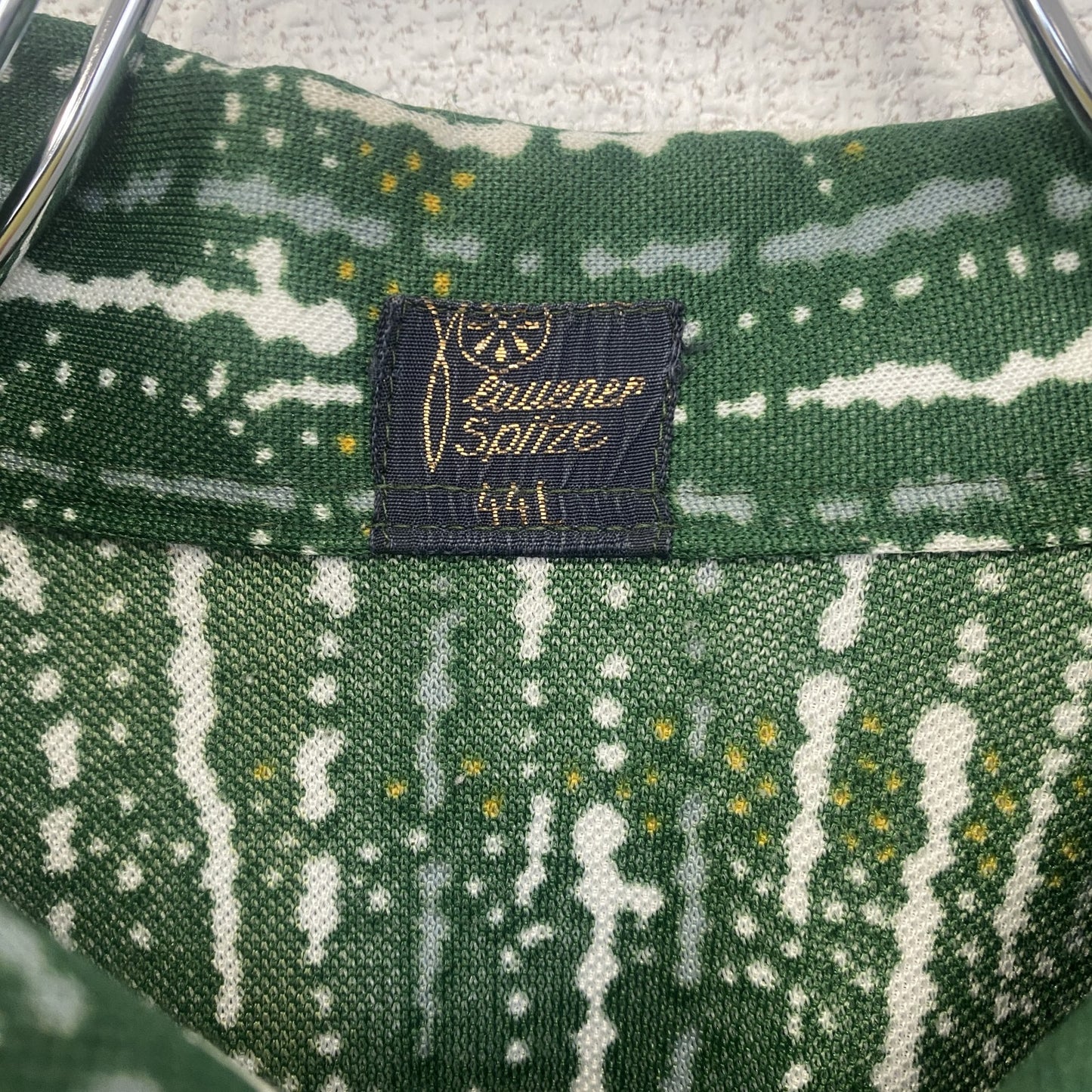 古着 used　長袖プリント総柄シャツ　レトロデザイン　ストライプ　個性的　派手　カジュアル　カラフル　緑　グリーン