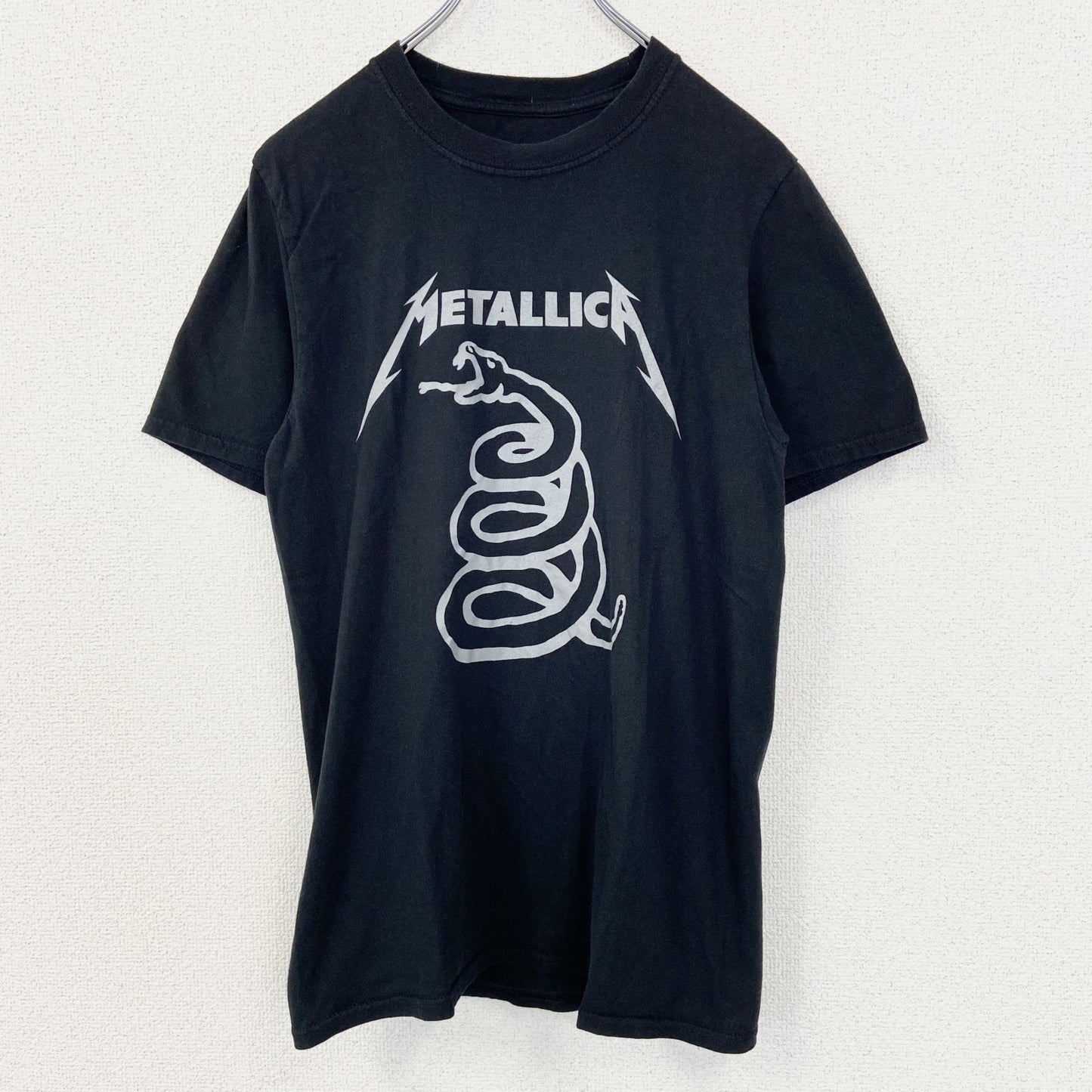古着 used　METALLICA　メタリカ　半袖バンドプリントTシャツ　蛇　ロゴT　カジュアルデザイン　黒　ブラック　Mサイズ