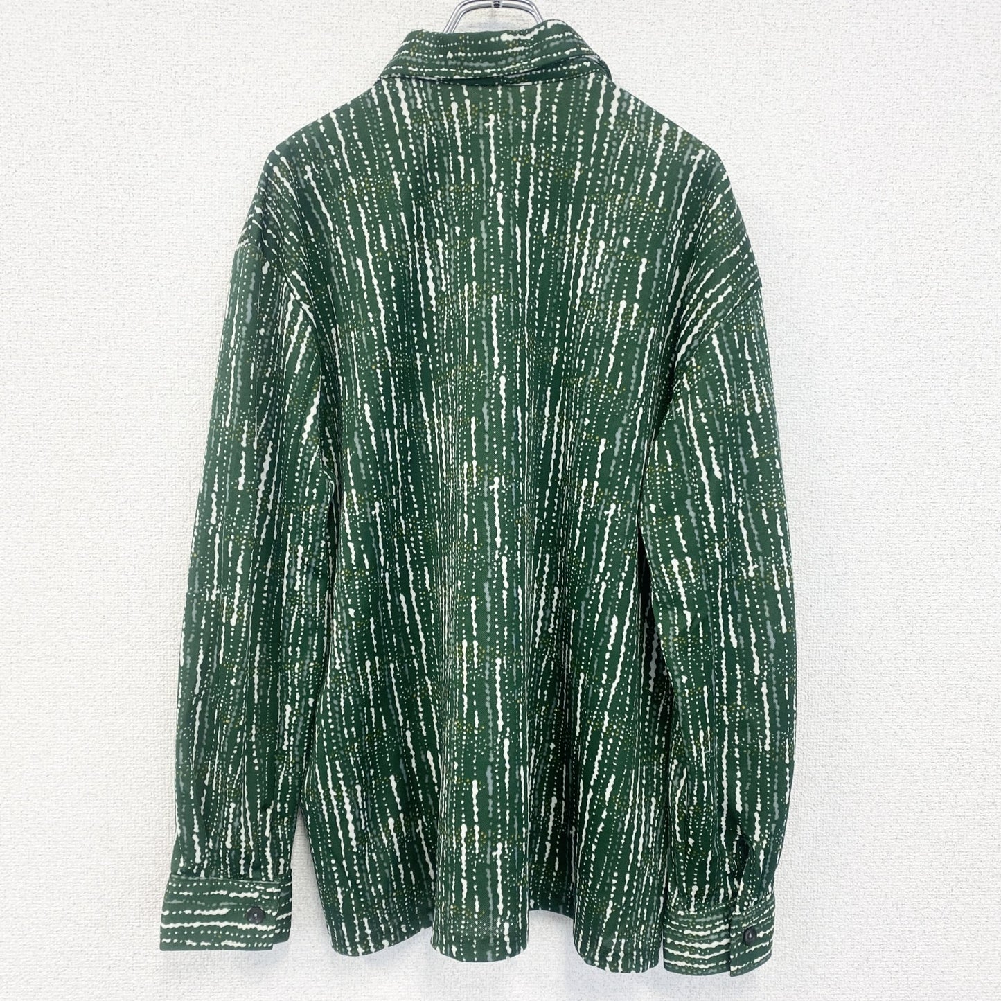 古着 used　長袖プリント総柄シャツ　レトロデザイン　ストライプ　個性的　派手　カジュアル　カラフル　緑　グリーン