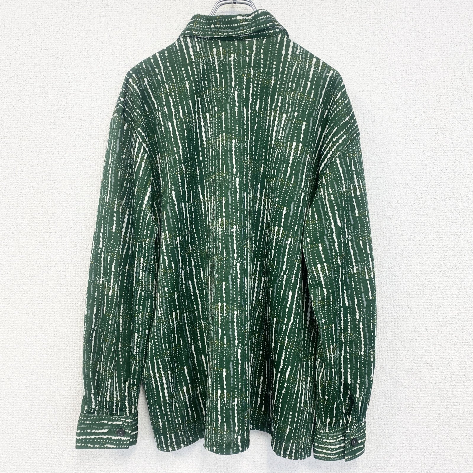 古着 used　長袖プリント総柄シャツ　レトロデザイン　ストライプ　個性的　派手　カジュアル　カラフル　緑　グリーン