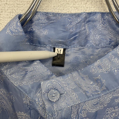 古着 used　長袖プリント総柄シャツ　中華風　スタンドカラー　レトロデザイン　アシンメトリー　個性的　水色　ライトブルー　Mサイズ