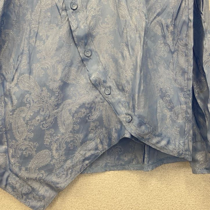 古着 used　長袖プリント総柄シャツ　中華風　スタンドカラー　レトロデザイン　アシンメトリー　個性的　水色　ライトブルー　Mサイズ