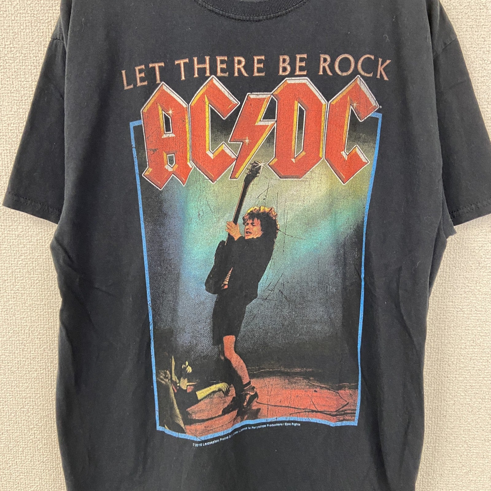 古着 used　AC/DC　エーシー ディーシー　半袖バンドプリントTシャツ　ロゴT　カジュアルデザイン　黒　ブラック　Mサイズ