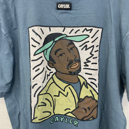 古着 used　CAYLER　ケイラー　半袖ワンポイント刺繍Tシャツ　バックプリント　レトロデザイン　青　ブルー　Mサイズ