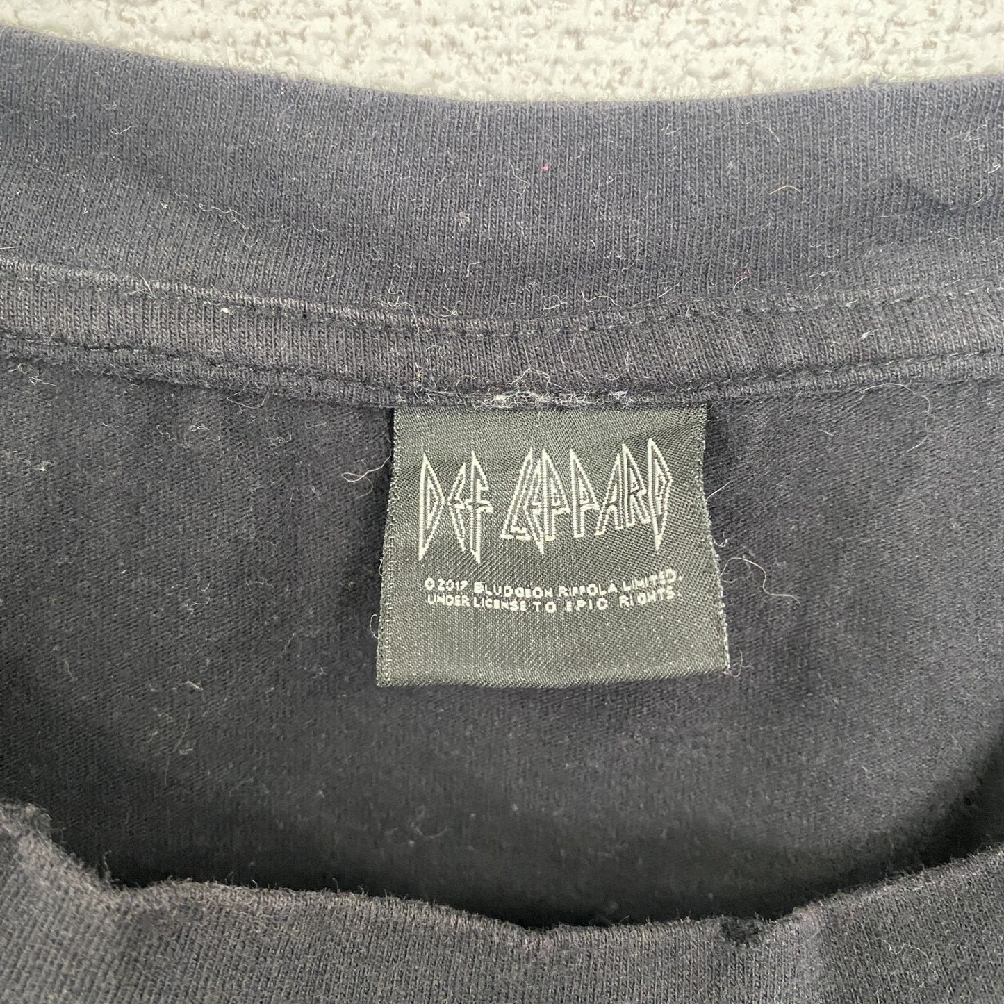 古着 used　半袖プリントTシャツ　デフ・レパード　ヒステリア　アルバムジャケット　ダメージ加工　黒　ブラック　Sサイズ