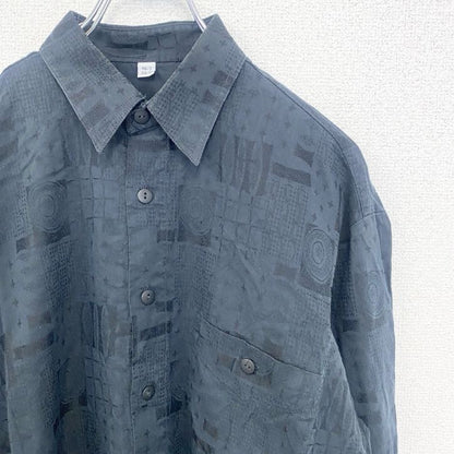 古着 used　長袖総柄シャツ　レトロデザイン　個性的　シック　幾何学模様　胸ポケット　黒　ブラック　Lサイズ