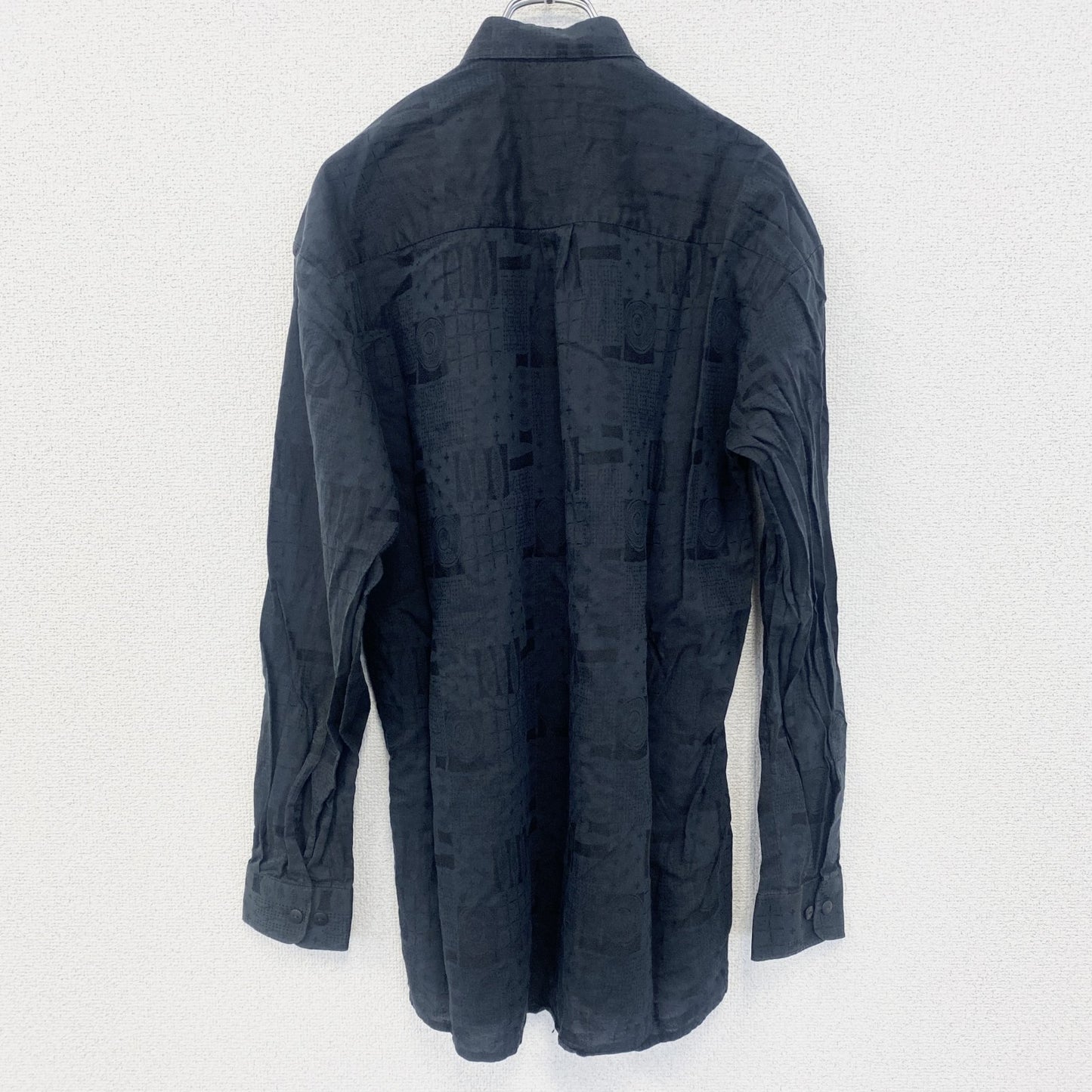 古着 used　長袖総柄シャツ　レトロデザイン　個性的　シック　幾何学模様　胸ポケット　黒　ブラック　Lサイズ