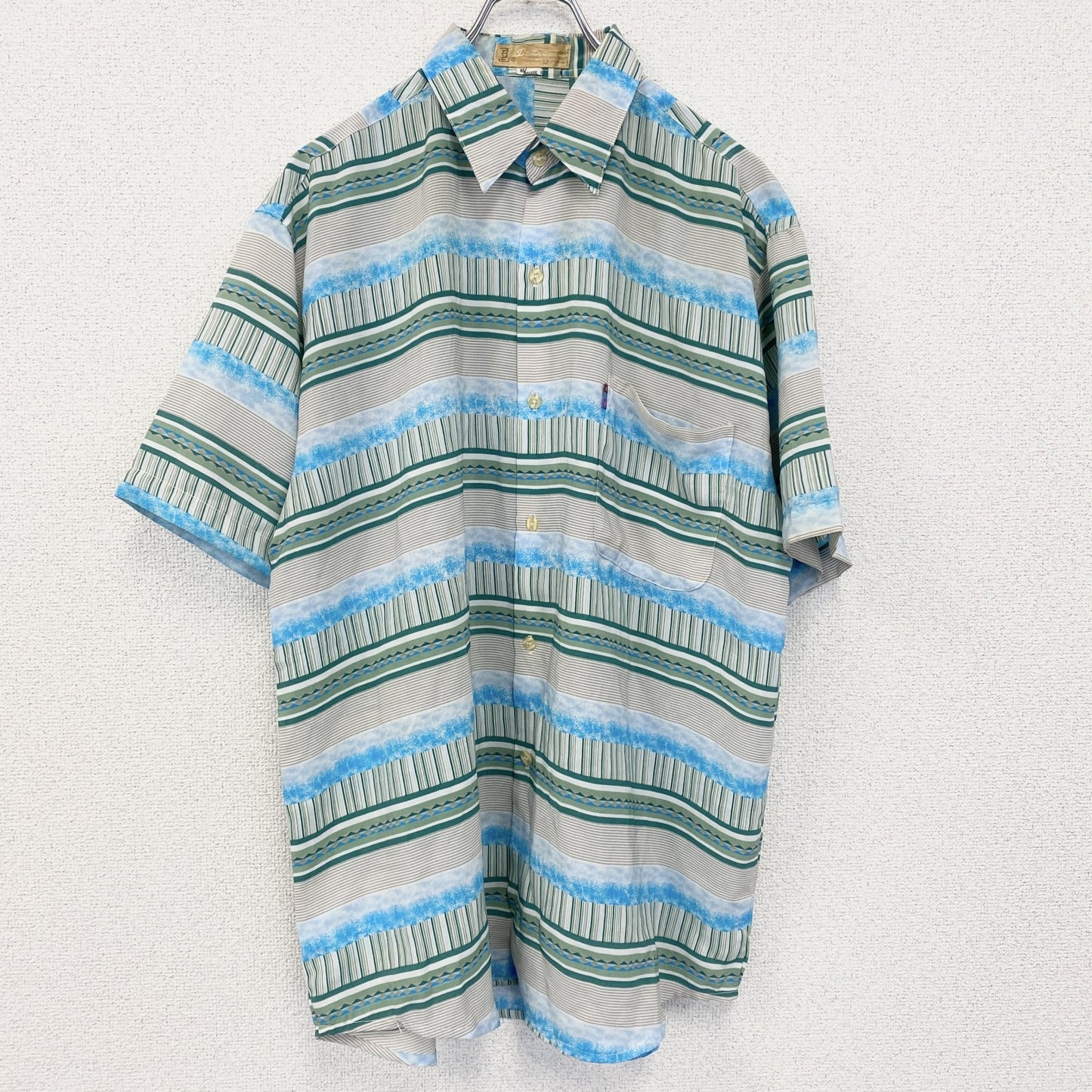 古着 used　半袖プリント総柄シャツ　レトロデザイン　エスニック　ストライプ柄　胸ポケット　青　緑　ブルー　グリーン
