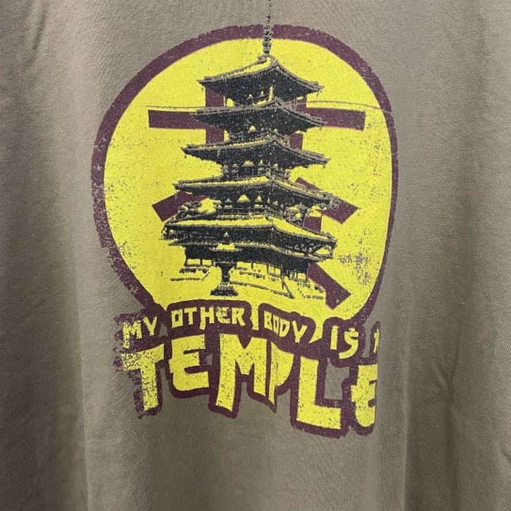 古着 used　半袖プリントTシャツ　TEMPLE　寺　和風　クルーネック　レトロデザイン　カーキ　オリーブカラー　Lサイズ