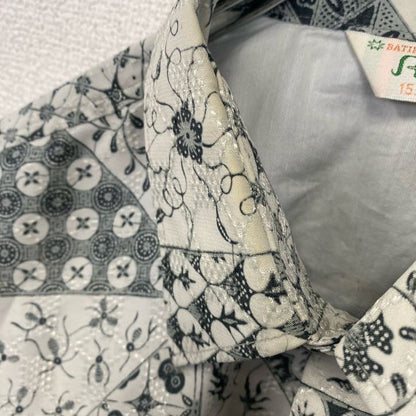 古着 used　長袖プリント総柄シャツ　幾何学模様　和柄　スクエアパターン　レトロデザイン　個性的　厚手　白　ホワイト
