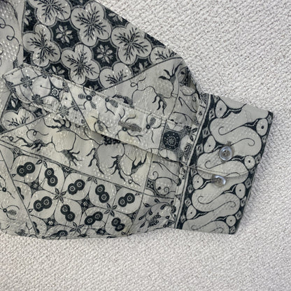古着 used　長袖プリント総柄シャツ　幾何学模様　和柄　スクエアパターン　レトロデザイン　個性的　厚手　白　ホワイト