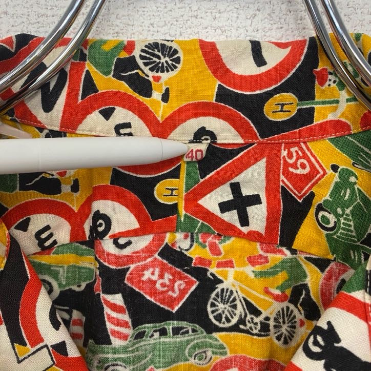 古着 used　半袖プリント総柄シャツ　レトロデザイン　アロハ　標識　開襟　個性的　派手柄　ダブルポケット　カラフル