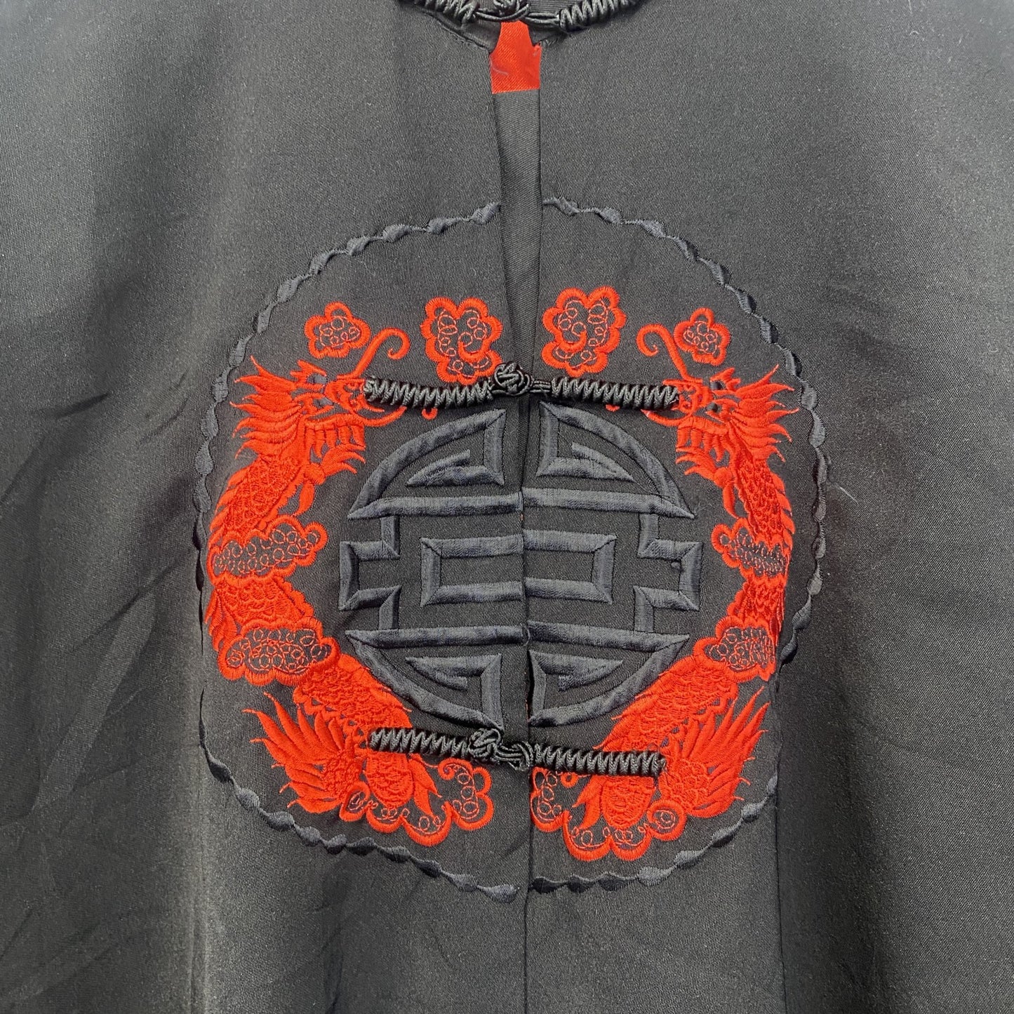 古着 used　長袖チャイナシャツ　中華服　刺繍　ワイドアーム　肩パッド　レトロデザイン　黒　ブラック　赤　レッド　Lサイズ