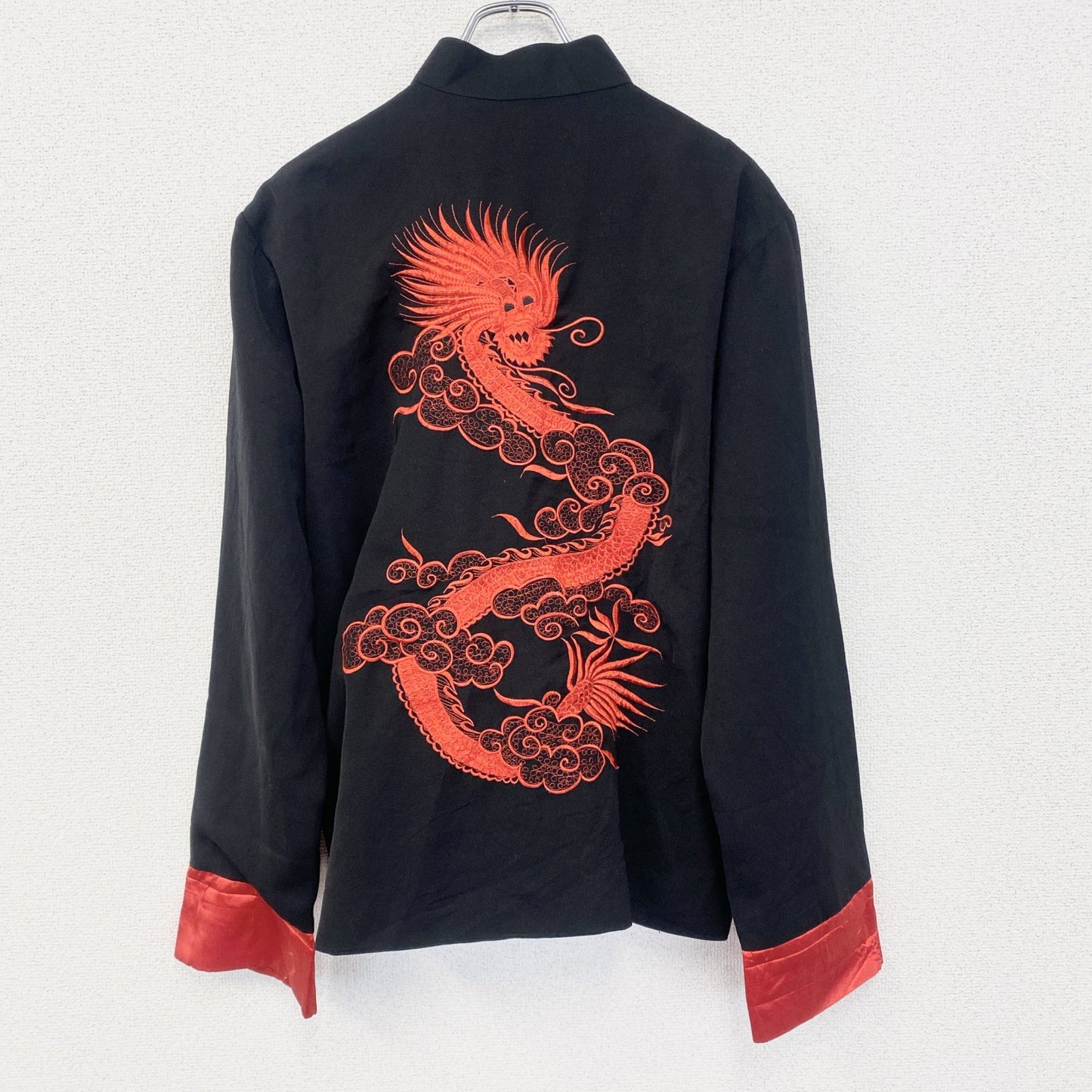 古着 used　長袖チャイナシャツ　中華服　刺繍　ワイドアーム　肩パッド　レトロデザイン　黒　ブラック　赤　レッド　Lサイズ
