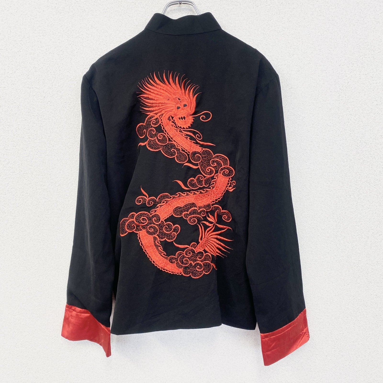 古着 used　長袖チャイナシャツ　中華服　刺繍　ワイドアーム　肩パッド　レトロデザイン　黒　ブラック　赤　レッド　Lサイズ