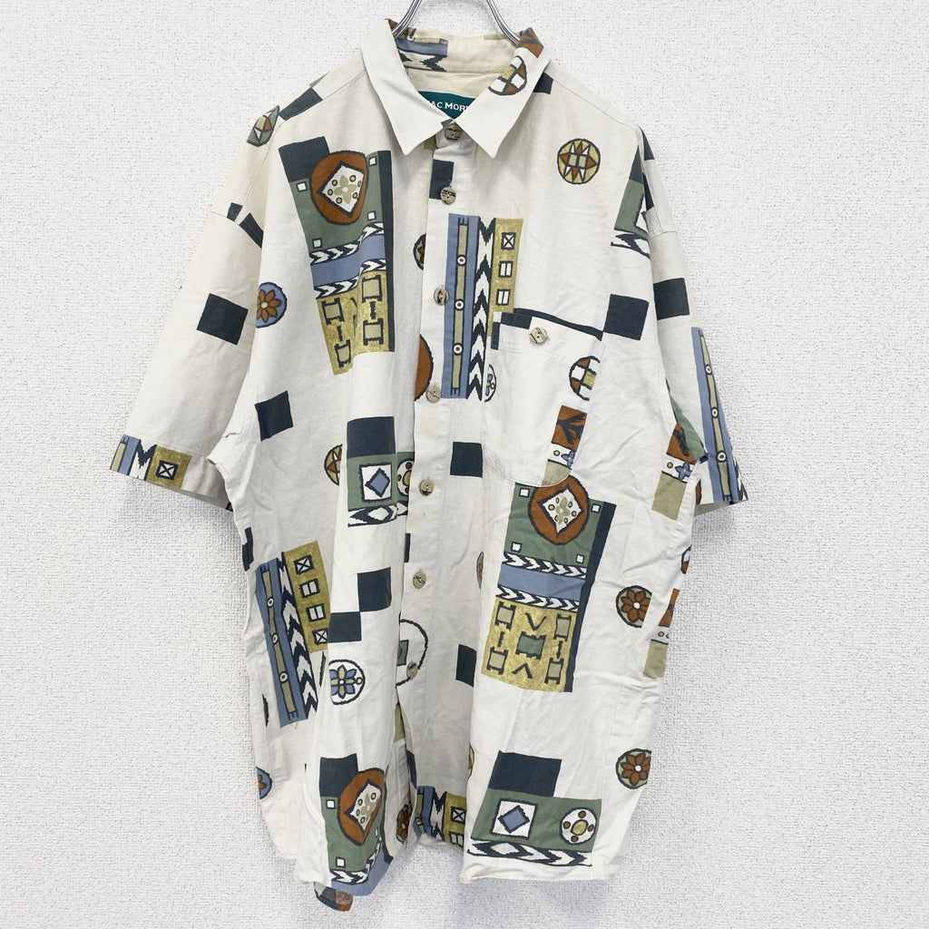 古着 used　半袖プリント総柄シャツ　レトロデザイン　胸ポケット　幾何学模様　個性的　白　ホワイト　2XLサイズ