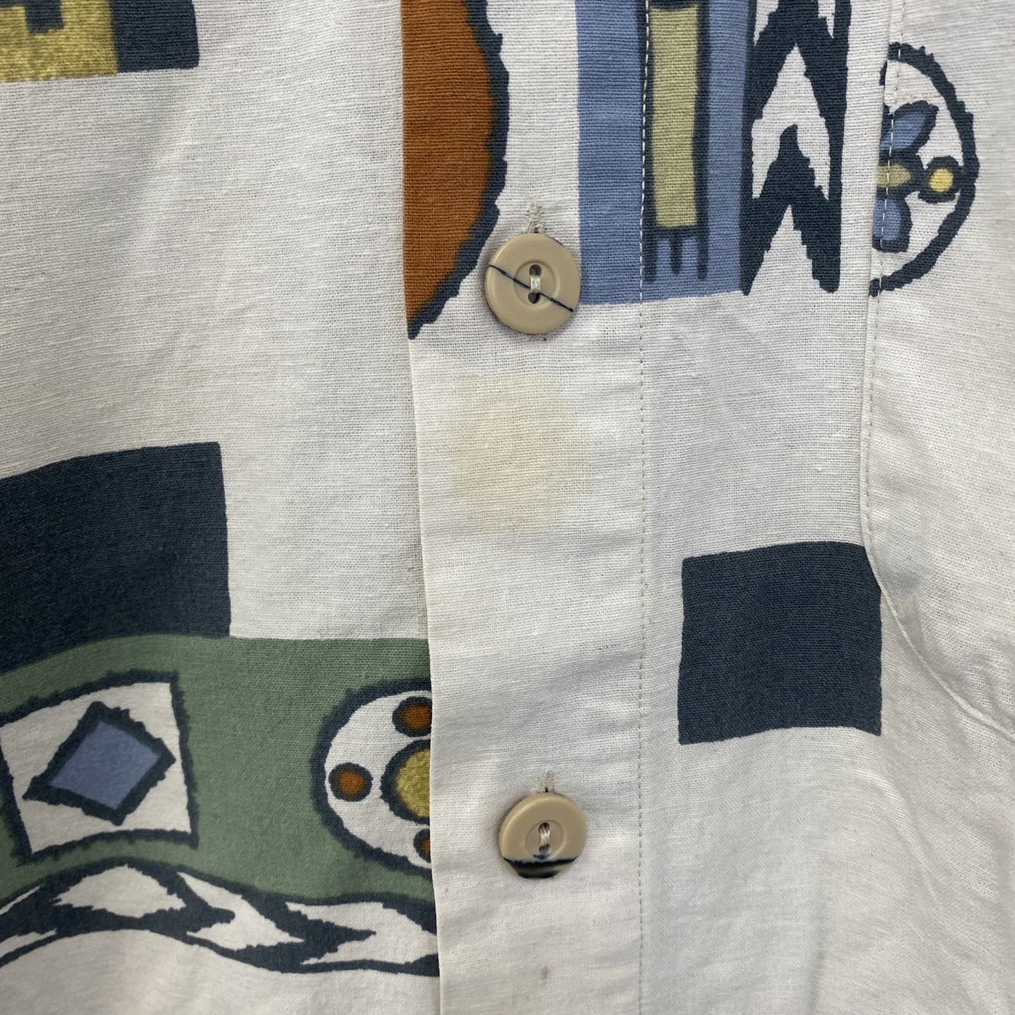 古着 used　半袖プリント総柄シャツ　レトロデザイン　胸ポケット　幾何学模様　個性的　白　ホワイト　2XLサイズ