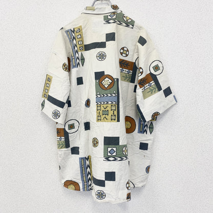 古着 used　半袖プリント総柄シャツ　レトロデザイン　胸ポケット　幾何学模様　個性的　白　ホワイト　2XLサイズ