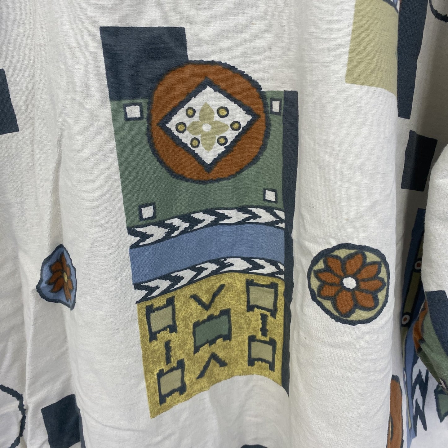古着 used　半袖プリント総柄シャツ　レトロデザイン　胸ポケット　幾何学模様　個性的　白　ホワイト　2XLサイズ