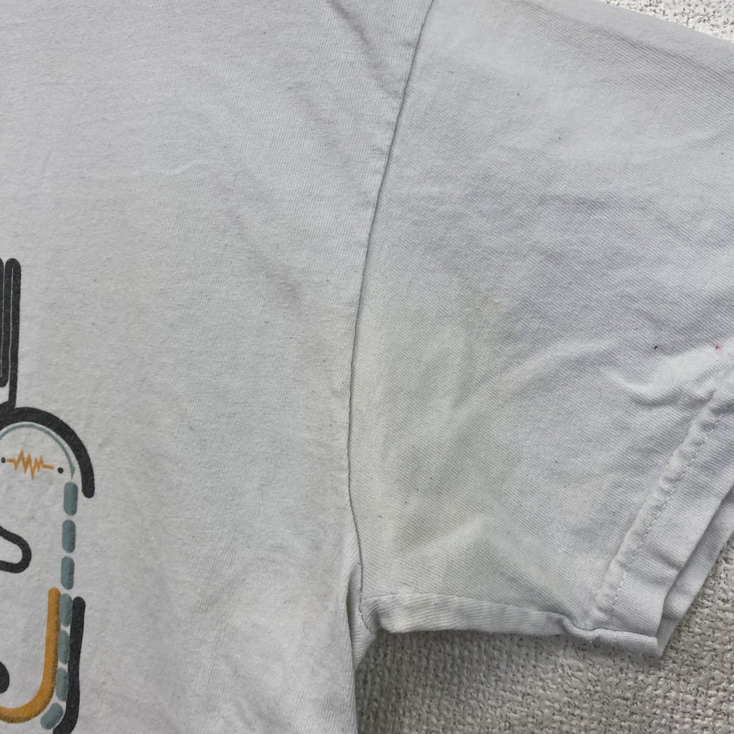 GILDAN　ギルダン　半袖プリントTシャツ　resistance　クルーネック　白　ホワイト　Mサイズ