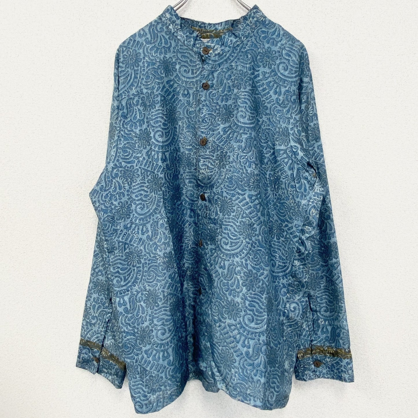 古着 used　長袖プリント総柄シャツ　レトロデザイン　薄手　幾何学模様　スタンドカラー　青　ブルー　XLサイズ