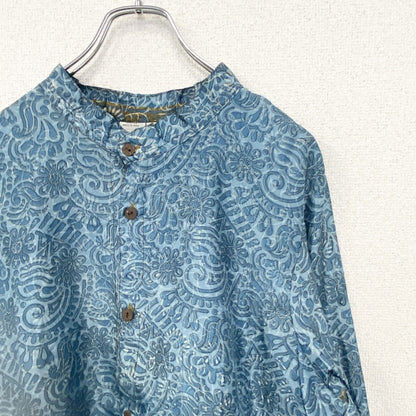 古着 used　長袖プリント総柄シャツ　レトロデザイン　薄手　幾何学模様　スタンドカラー　青　ブルー　XLサイズ