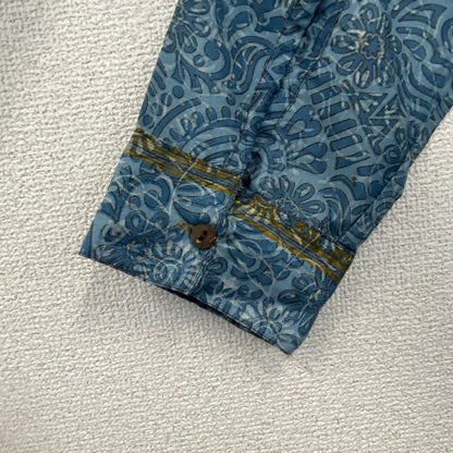 古着 used　長袖プリント総柄シャツ　レトロデザイン　薄手　幾何学模様　スタンドカラー　青　ブルー　XLサイズ
