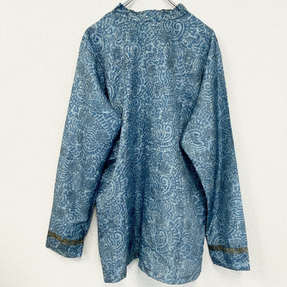 古着 used　長袖プリント総柄シャツ　レトロデザイン　薄手　幾何学模様　スタンドカラー　青　ブルー　XLサイズ